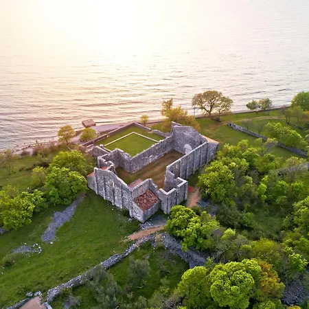 Cvenkica By Interhome * Omišalj
